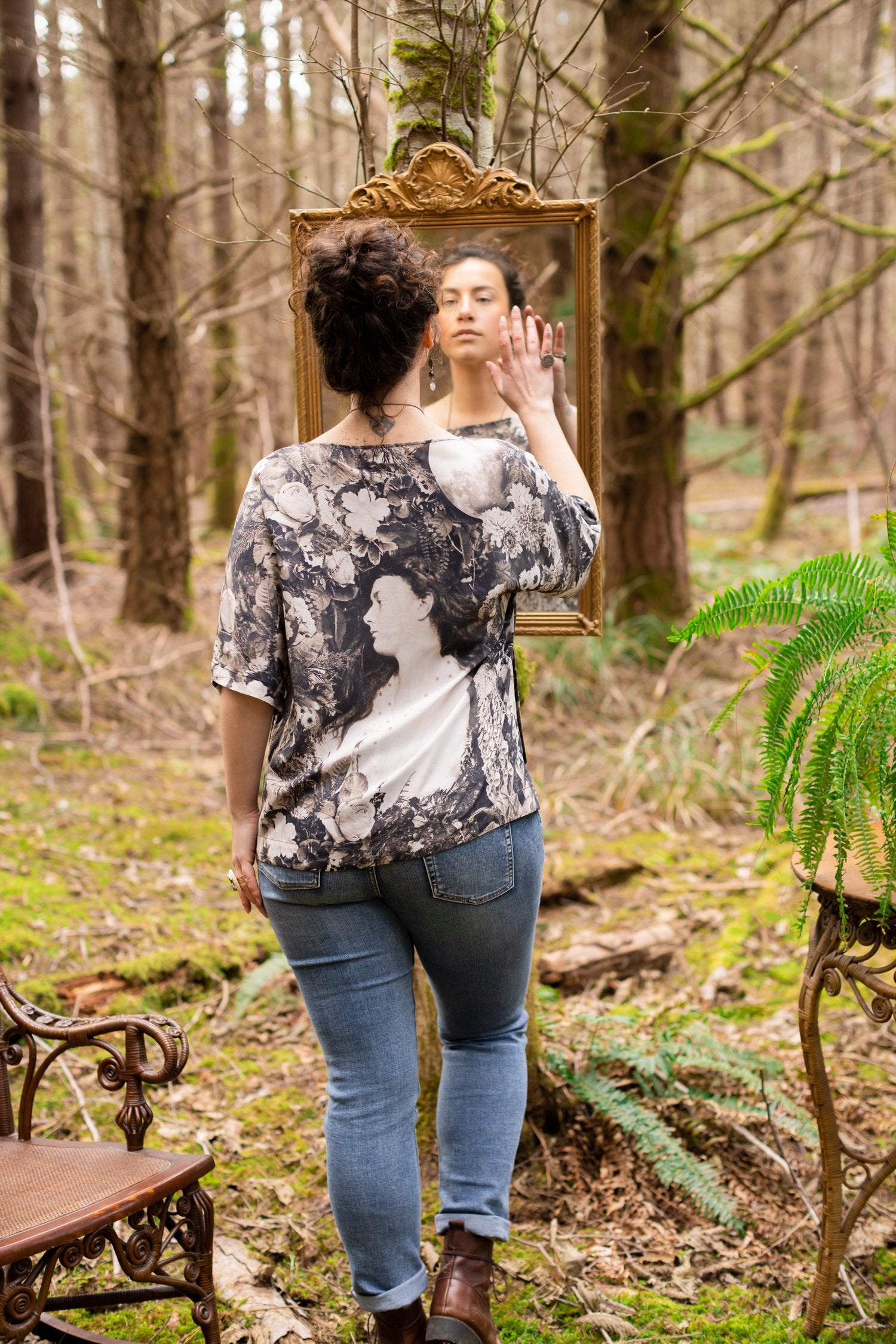 Market Of Stars-Looking Glass Luxe Tee