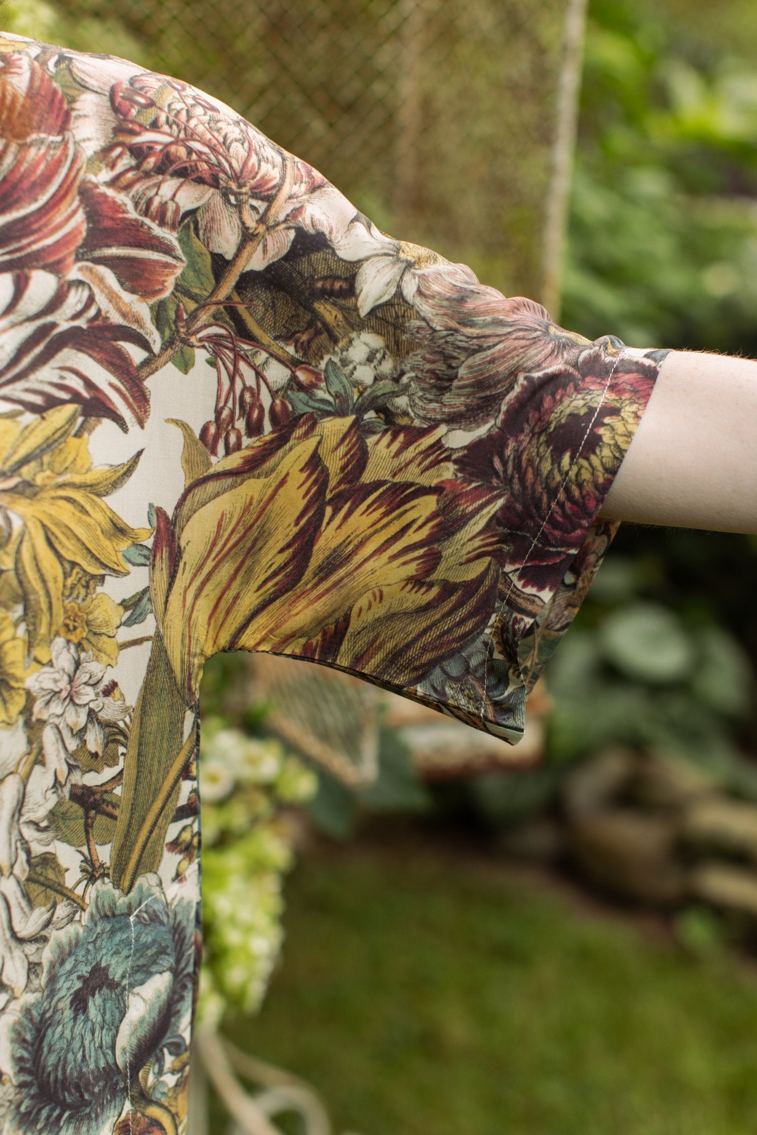 Market Of Stars-Love Grows Wild Luxe Tee