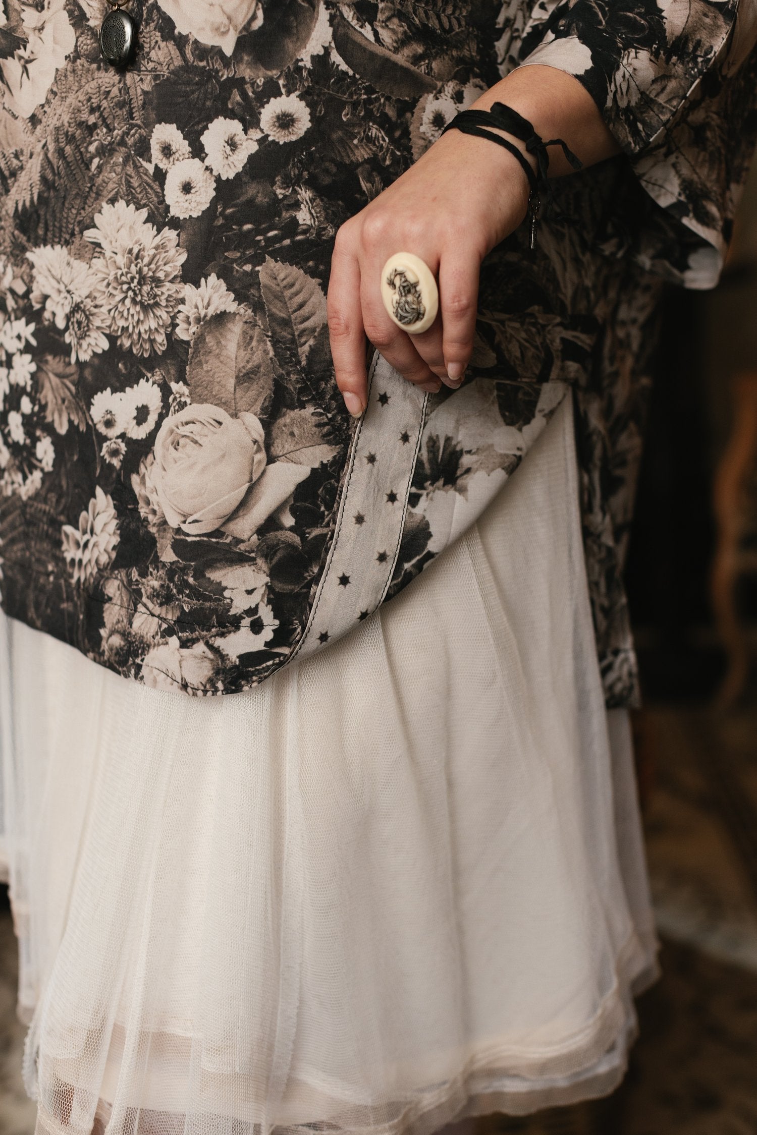 Market Of Stars-Looking Glass Luxe Tee