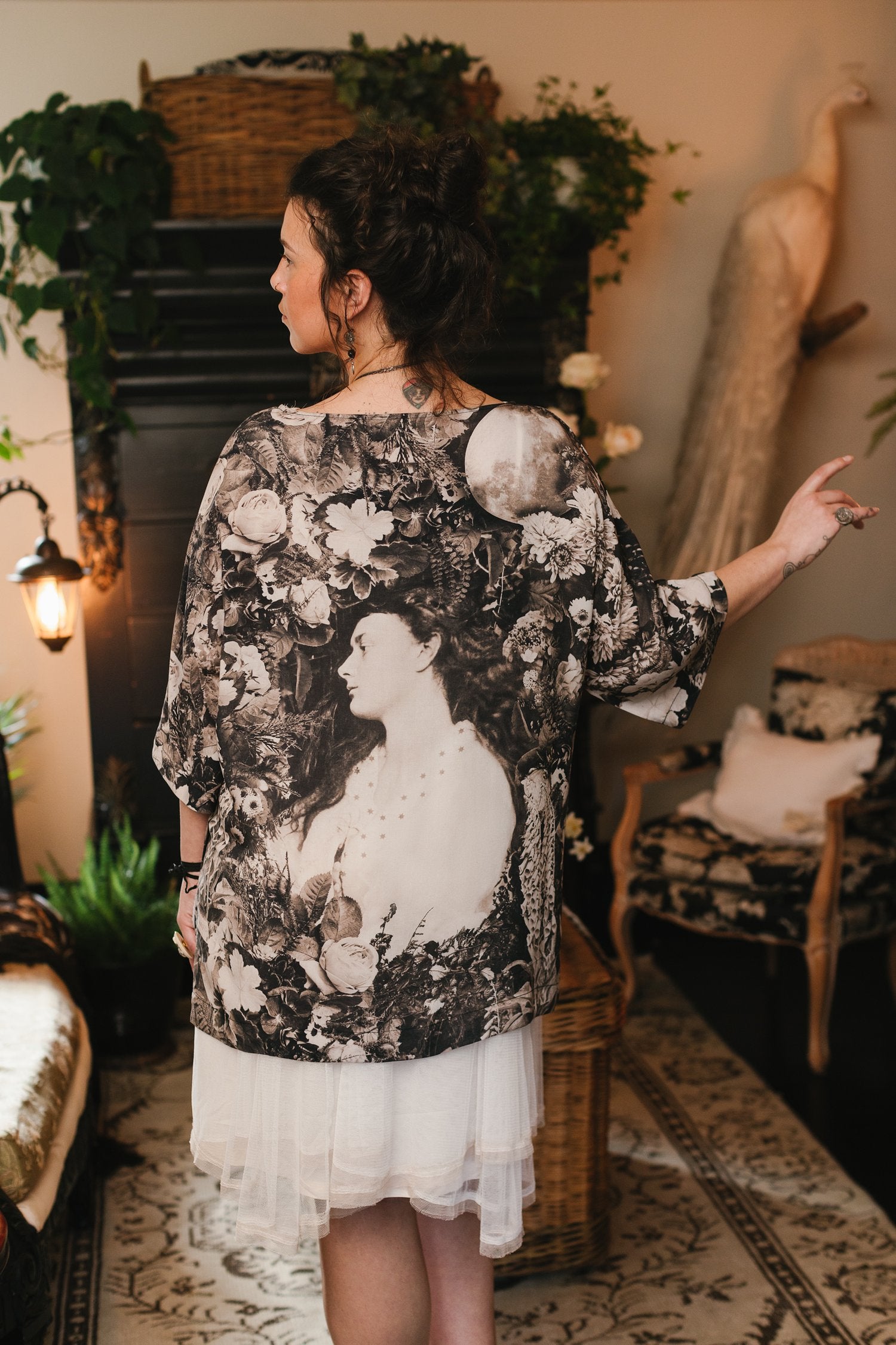 Market Of Stars-Looking Glass Luxe Tee