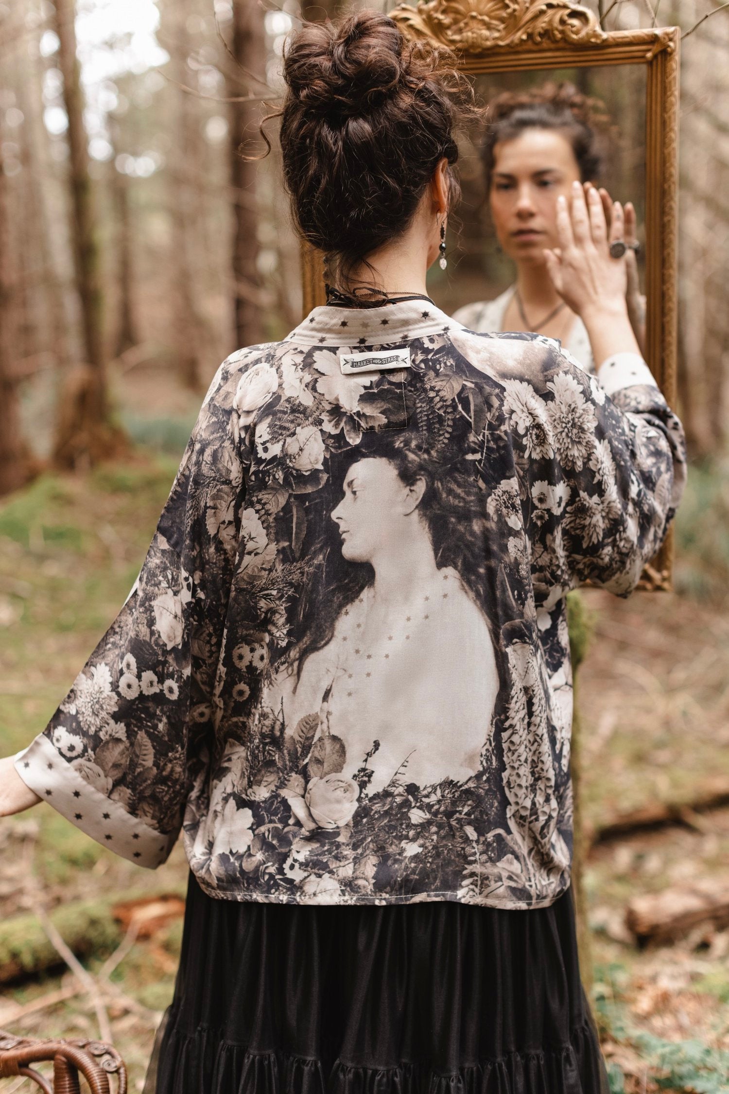 Market Of Stars-Looking Glass Cropped Cardigan