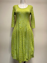 Load image into Gallery viewer, Valia Miss Foxy Dress Lime
