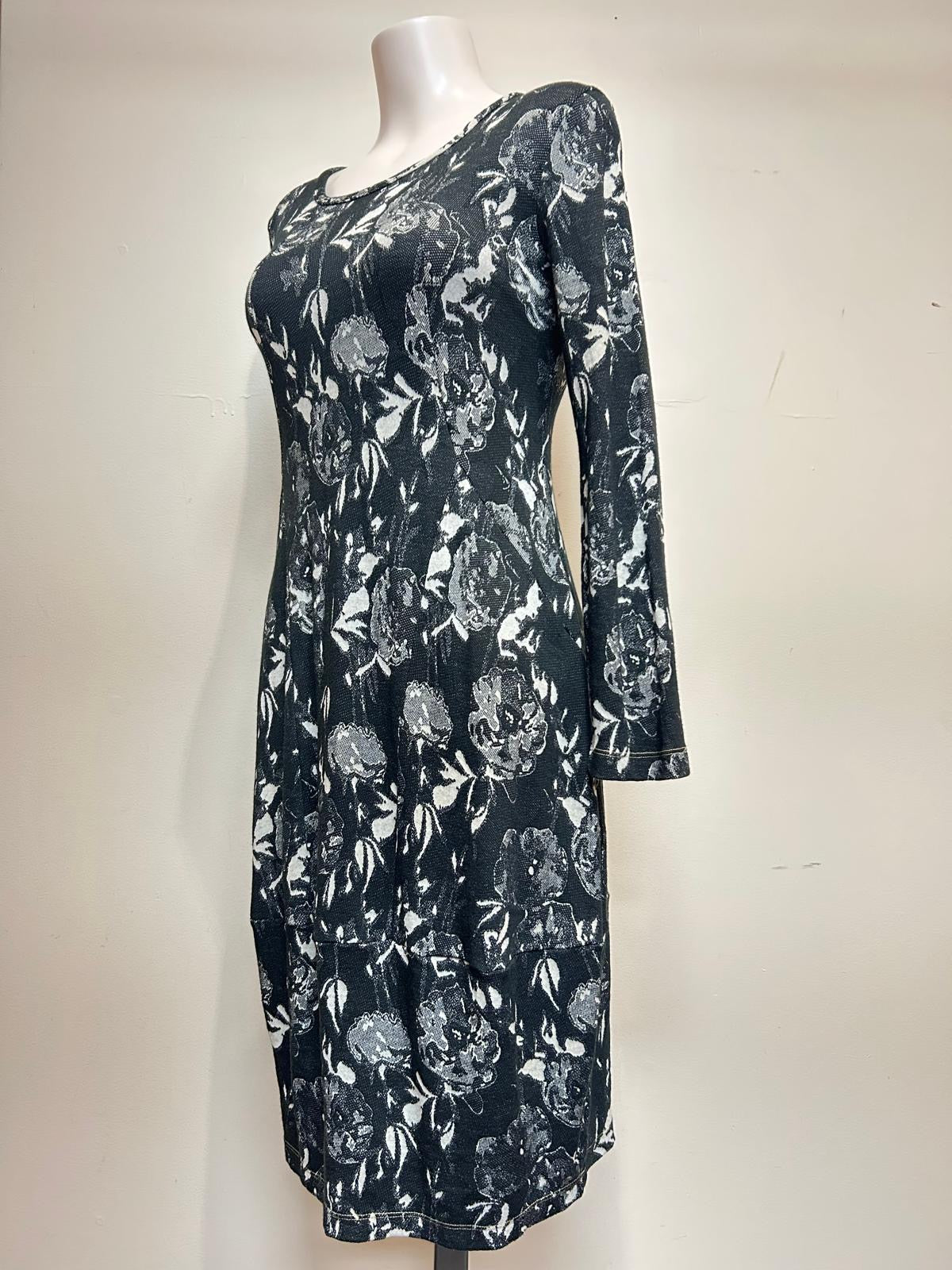 Valia Fitted Floral Dress Black Cream- The Wild Rose