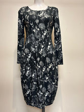 Load image into Gallery viewer, Valia Fitted Floral Dress Black Cream- The Wild Rose
