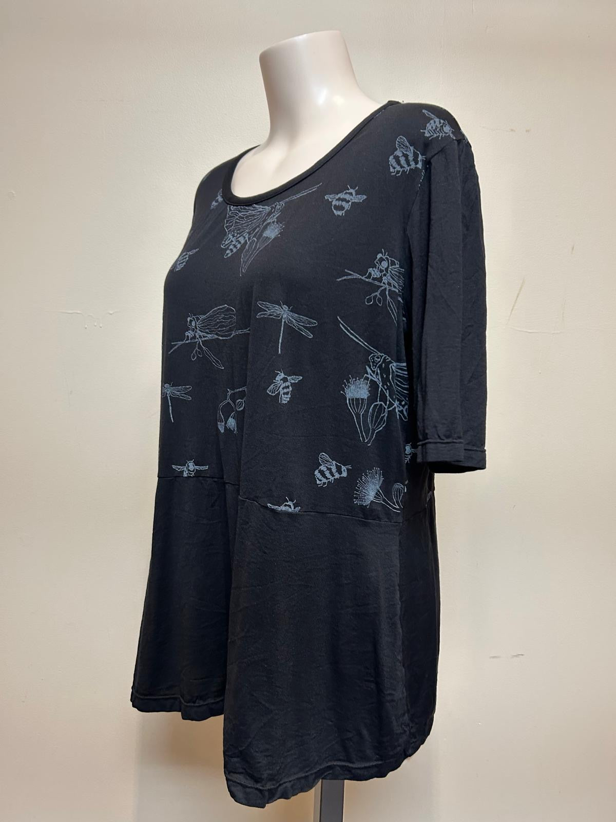 Valia Botanical Garden Tee Black