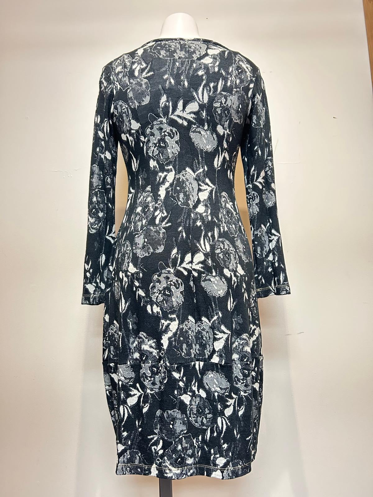 Valia Fitted Floral Dress Black Cream- The Wild Rose