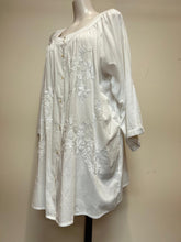 Load image into Gallery viewer, April Cornell Savanah Women’s Tunic/Blouse Plus Size White
