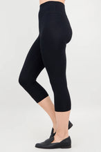 Load image into Gallery viewer, Blue Sky Riley Capri Bamboo Black
