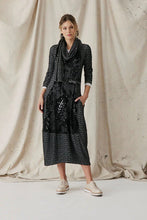 Load image into Gallery viewer, Valia Villanelle Dress Black
