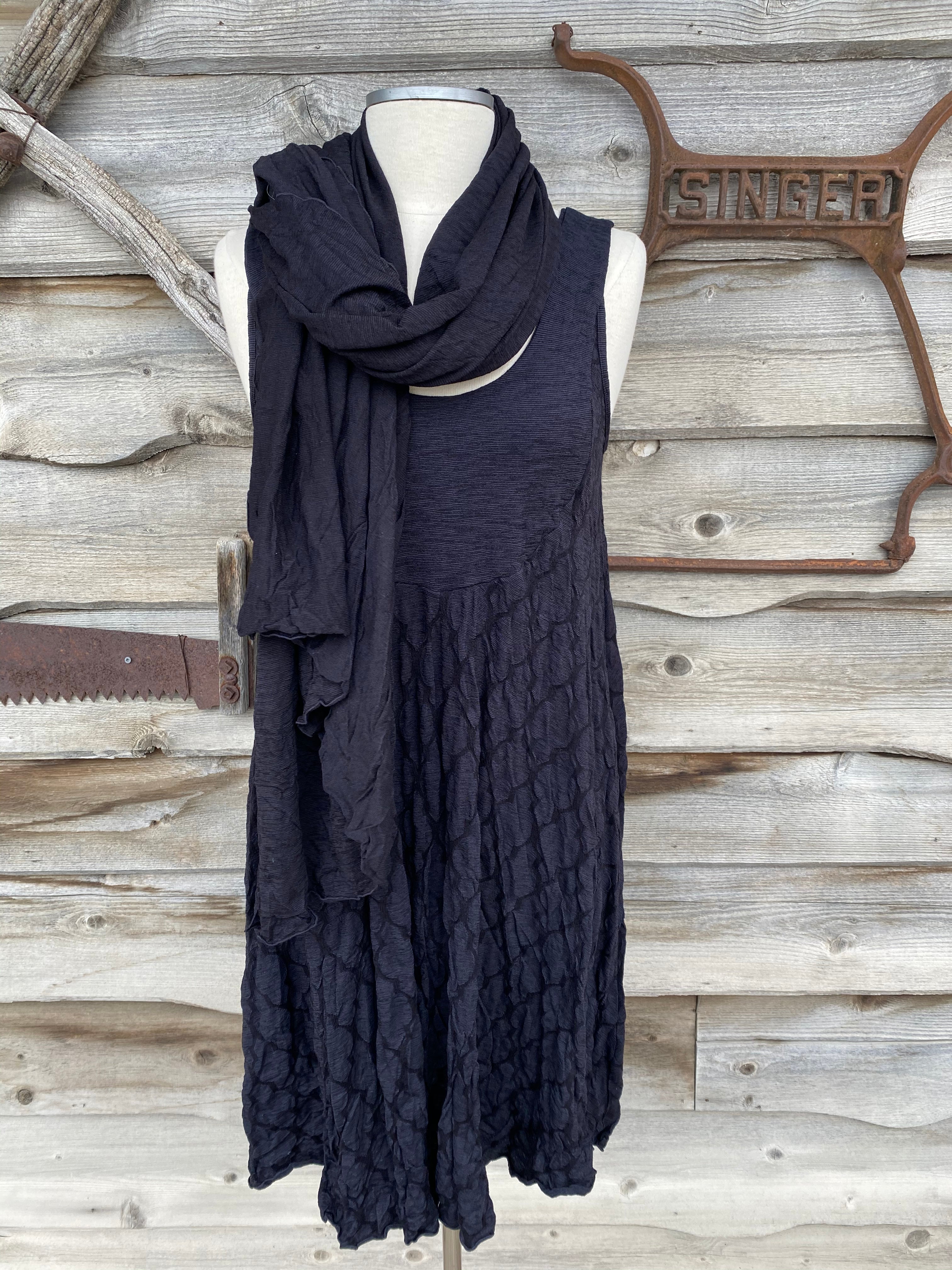 EVELINE STREET ULTRA SOFT MERINO SCARF/WRAP/BABY WRAP-BAABAA BLACK SHEEP